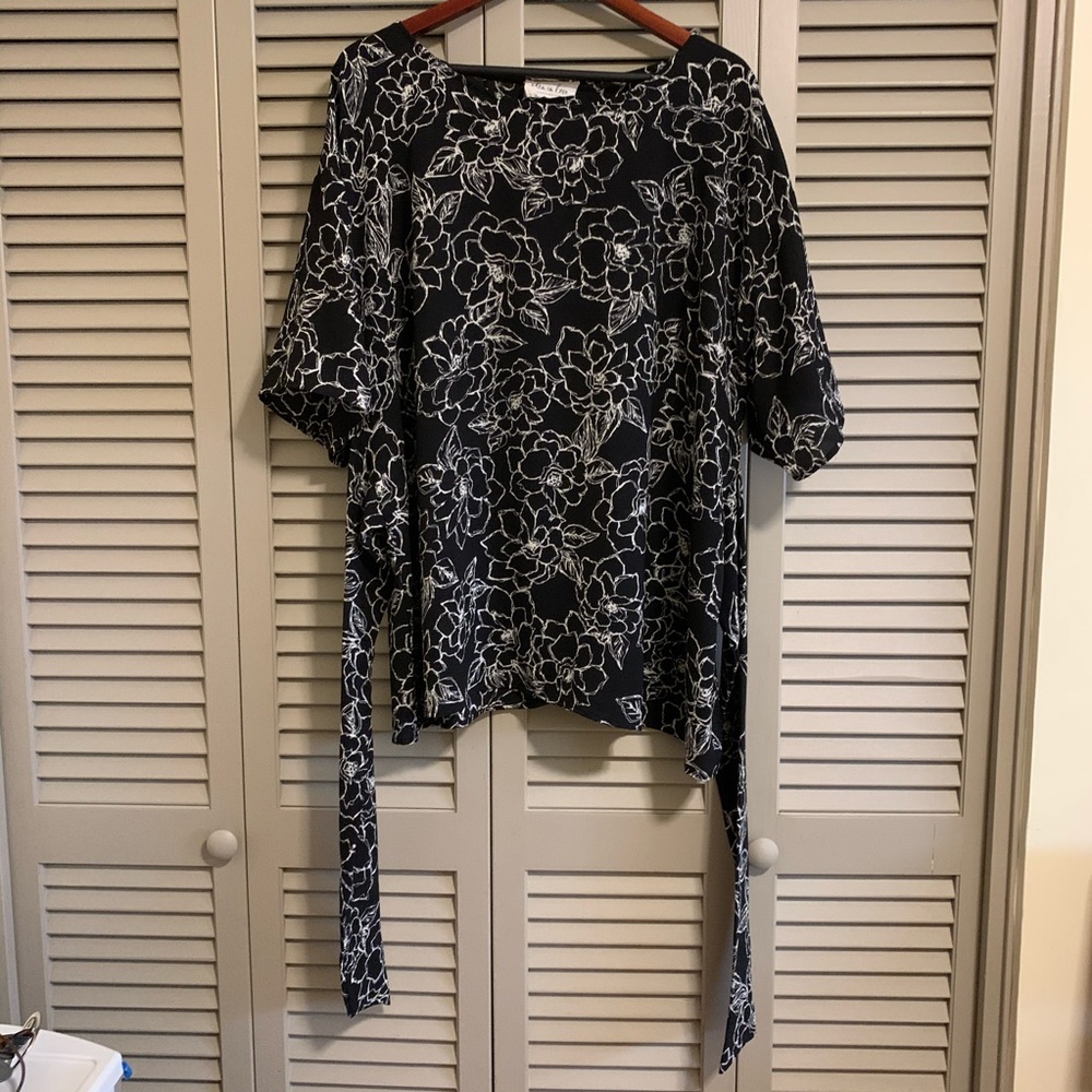 Black and White Floral Tie Back Blouse 2XL
